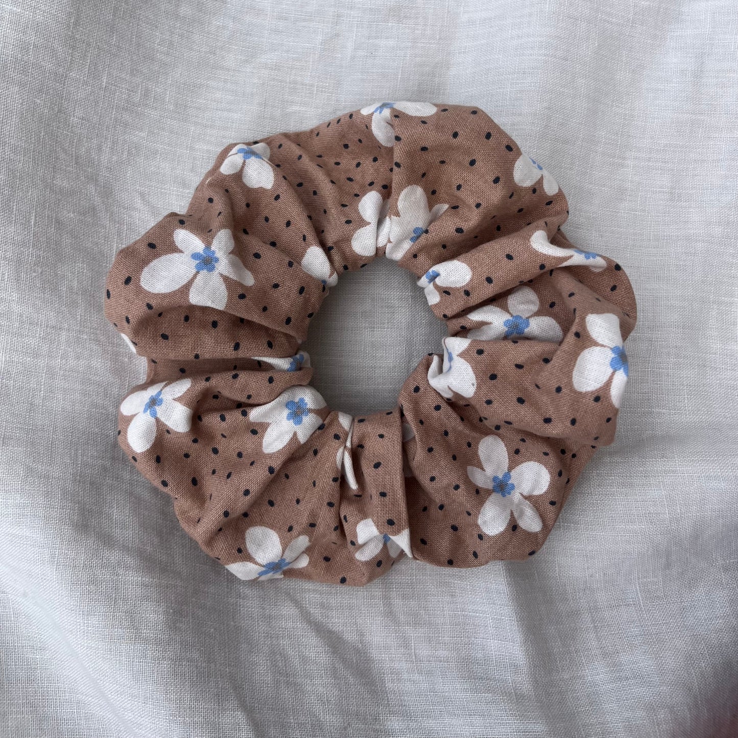 SCRUNCHIE - FLORAL, BEIGE