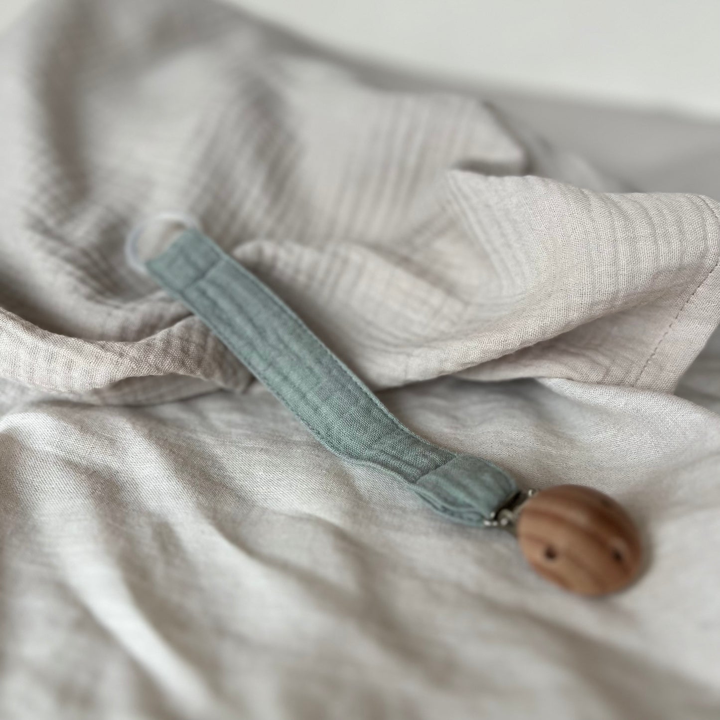 LITTLE THINGS OF NATURE - SCHNULLERKETTE, DUSTY GREEN