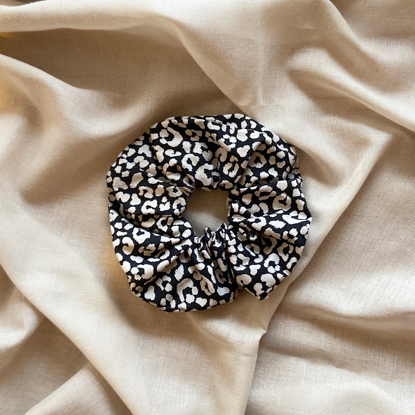 SCRUNCHIE - LEO