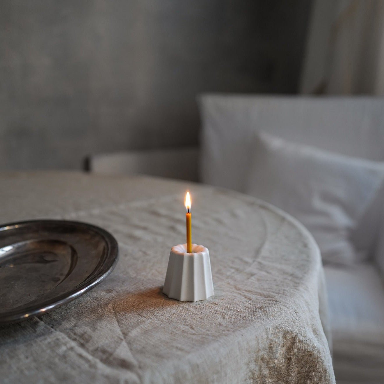 BIG PORCELAIN CANDLE HOLDER, MATTE WHITEhannahundisaOvo Things