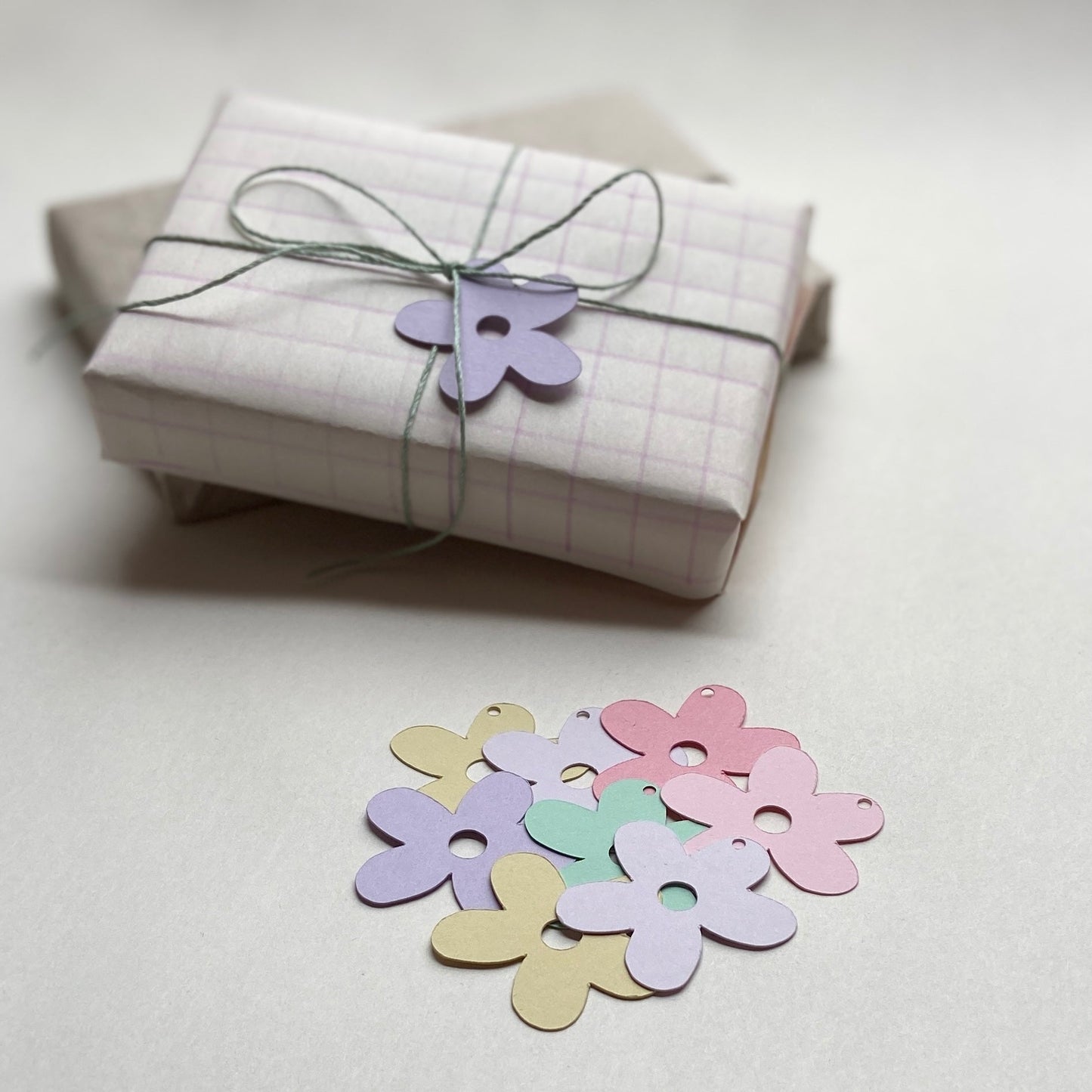 GESCHENKANHÄNGER, LITTLE FLOWER, BUNThannahundisaHannah & Isa