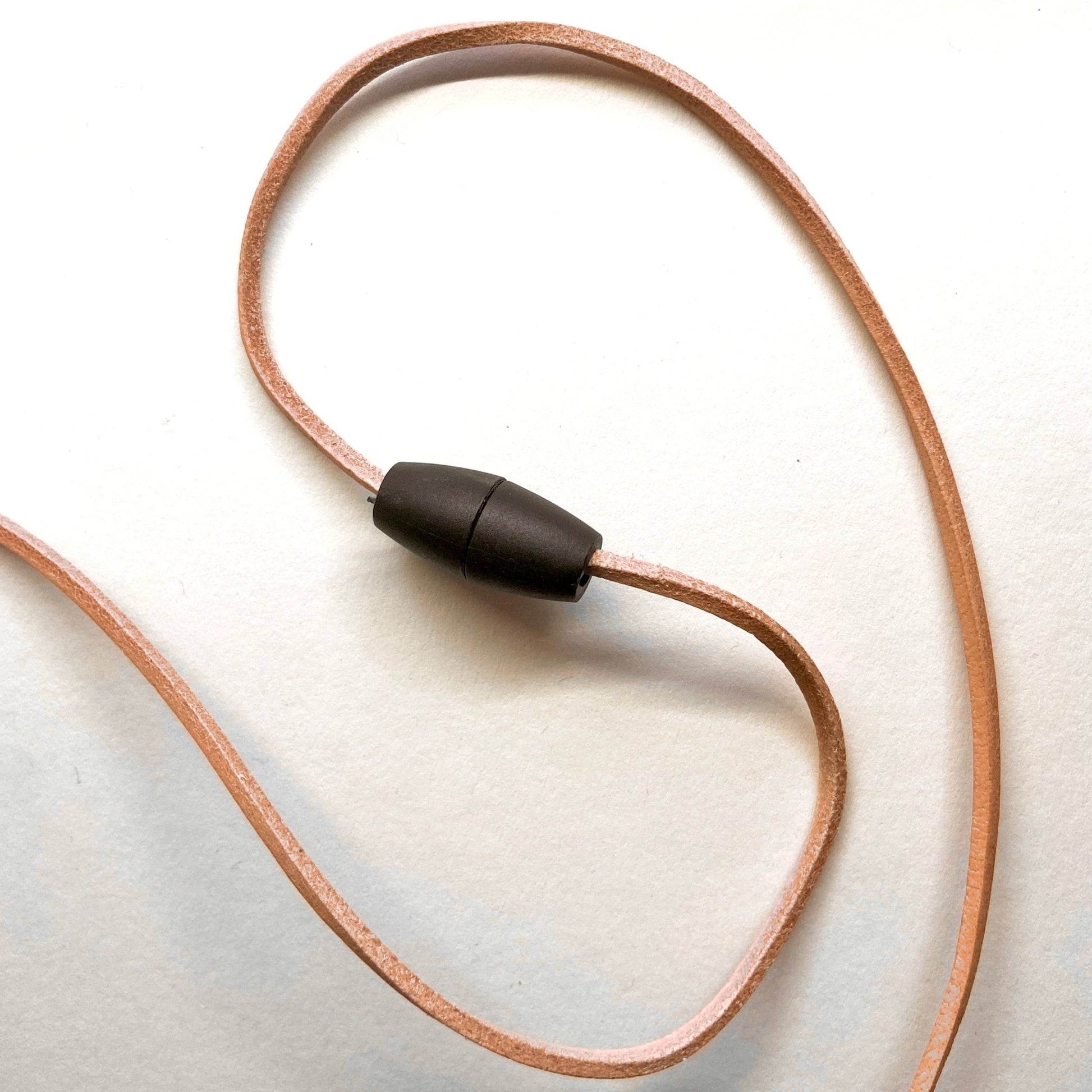 KLEINE LEDERTASCHE, BÄRhannahundisaMinuk