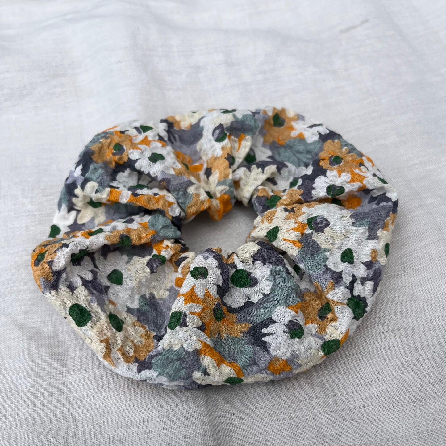 SCRUNCHIE - FLORAL, BUNT