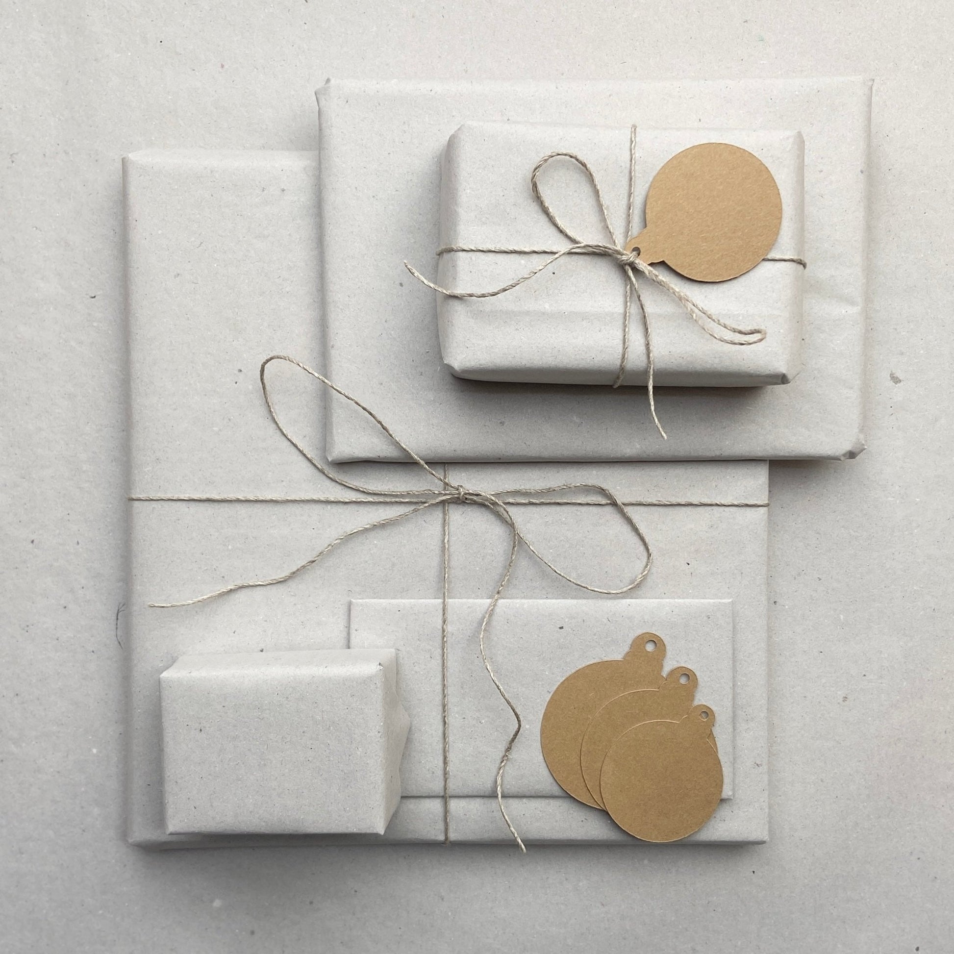 GESCHENKANHÄNGER - WEIHNACHTSKUGELhannahundisaHannah & Isa