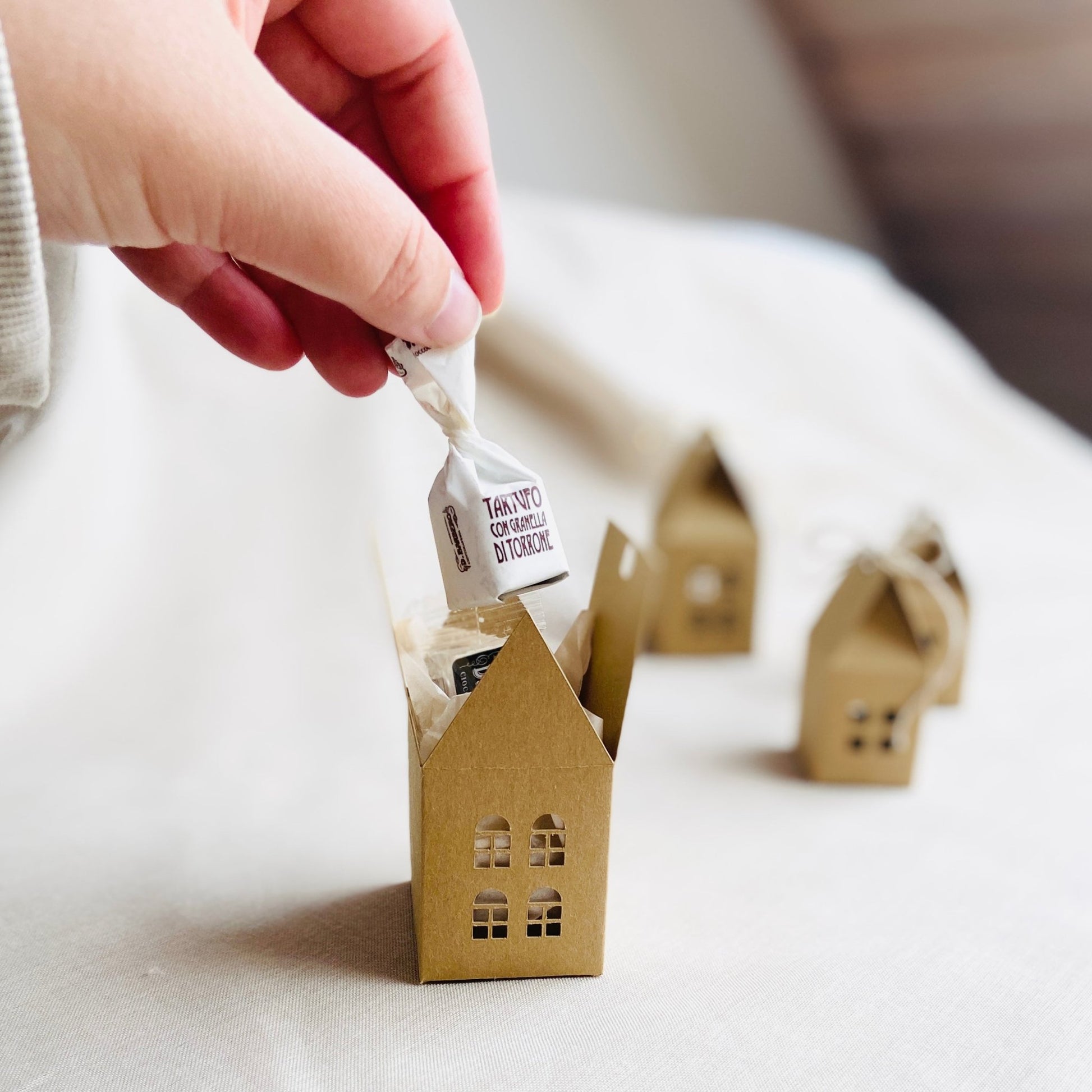 GESCHENKBOX - LICHTHAUS MINI, HERZhannahundisaHannah & Isa